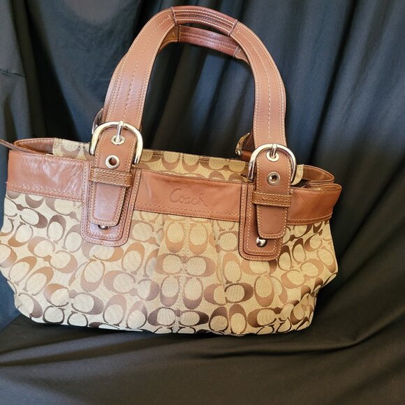 COACH Signature Pleated Shoulder tote in Brown/Beige. Perfect classic fall bag! - Picture 9 of 16